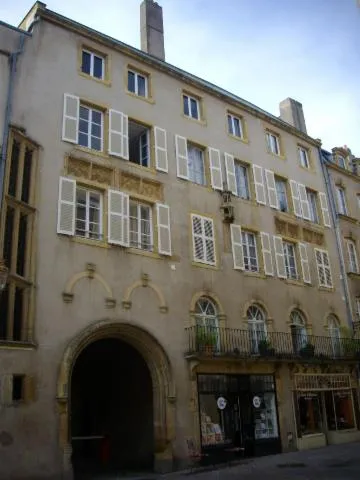 Image qui illustre: Hôtel De Heu
