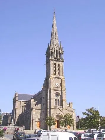 Image qui illustre: Eglise Saint-Pierre Saint-Paul - Pléneuf