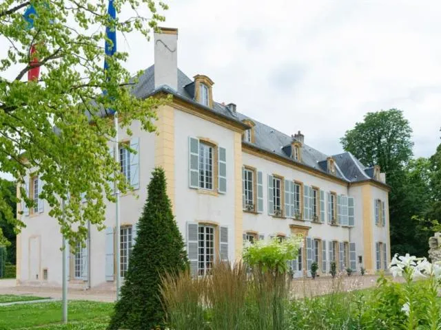 Image qui illustre: Château De Courcelles