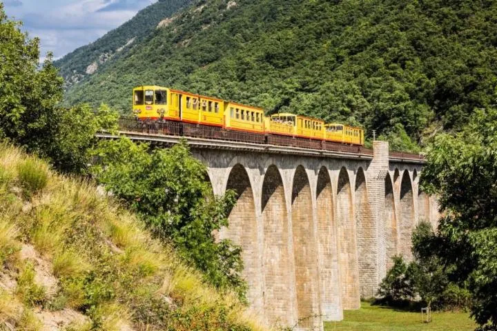 Image qui illustre: Train jaune