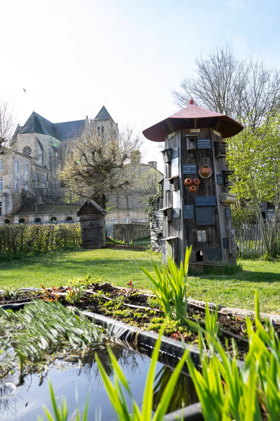 Image du carousel qui illustre: Jardin à insectes à Celles-sur-Belle