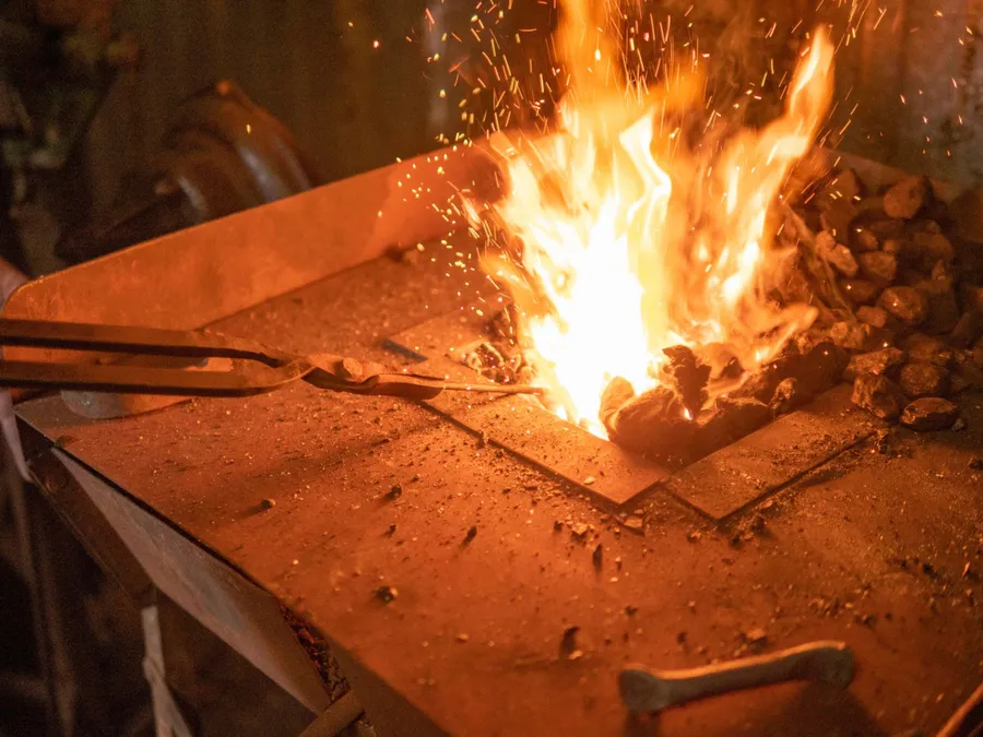 Image du carousel qui illustre: Fabriquez votre couteau brut de forge à Coteaux-sur-Loire