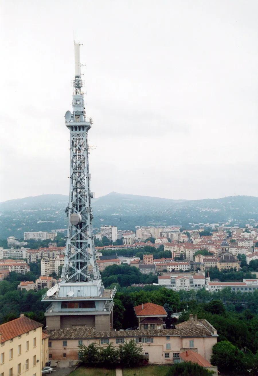 Image du carousel qui illustre: Tour métallique de Fourvière à Lyon