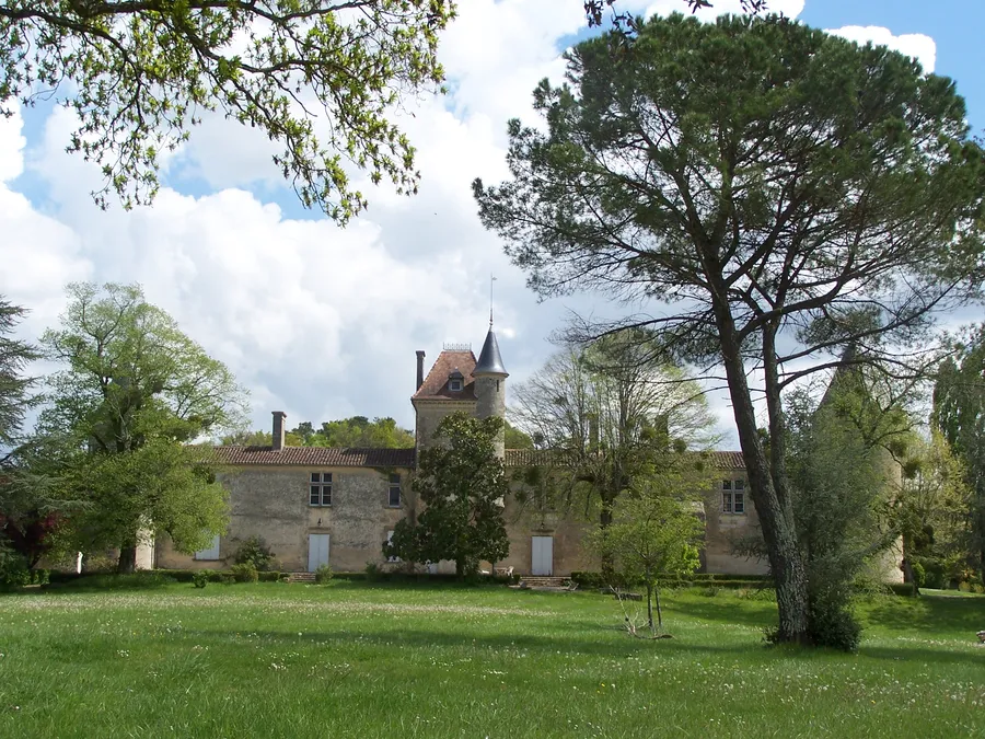 Image du carousel qui illustre: Château Toulouse-lautrec à Saint-André-du-Bois