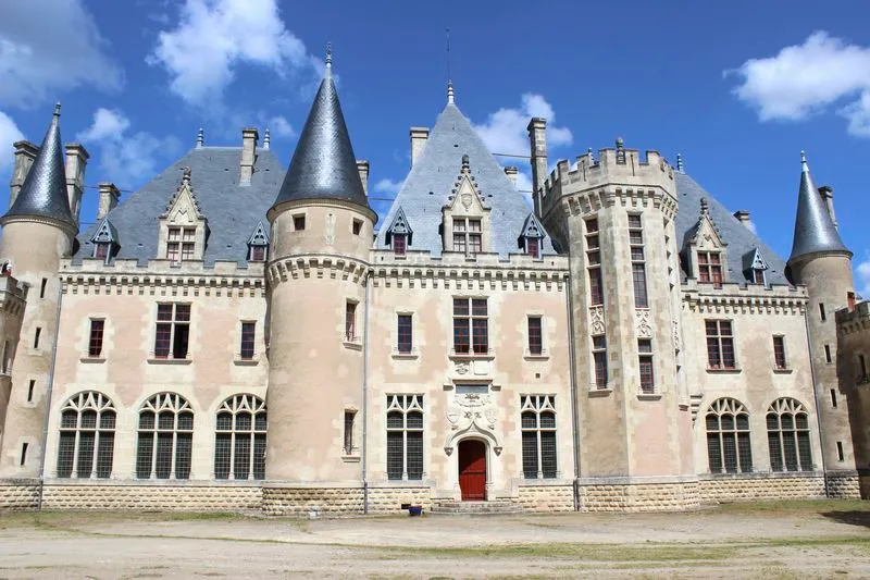 Image du carousel qui illustre: Château Et Tour Michel De Montaigne à Saint-Michel-de-Montaigne