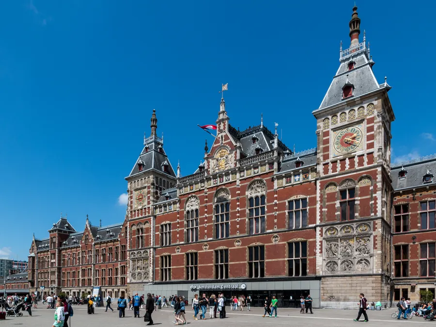 Image du carousel qui illustre: Gare d'Amsterdam-Central à 