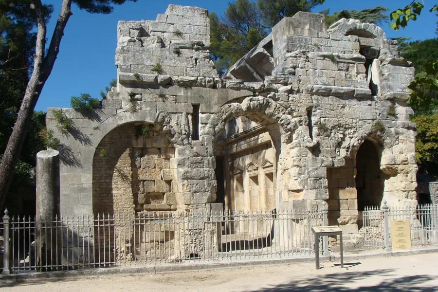 Image du carousel qui illustre: Le Temple de Diane à Nîmes