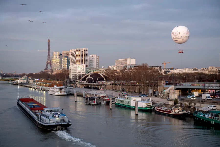 Image du carousel qui illustre: Ballon de Paris - GENERALI à Paris