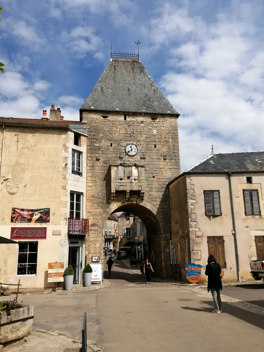 Image du carousel qui illustre: Village Médiéval De Noyers-sur-serein à Noyers