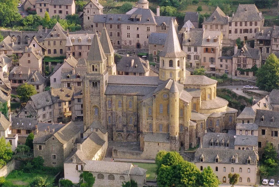 Image du carousel qui illustre: Abbaye Sainte-Foy de Conques à Conques-en-Rouergue
