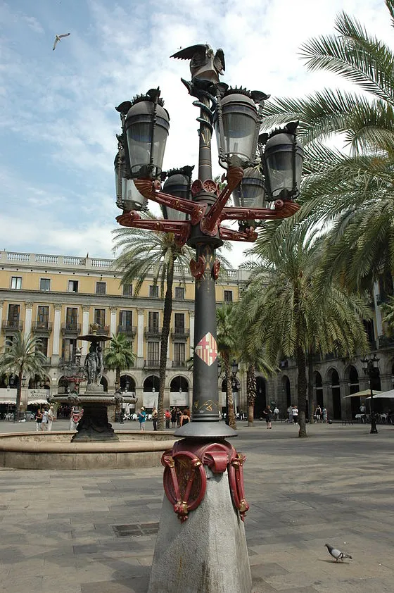 Image du carousel qui illustre: Plaça Reial à 