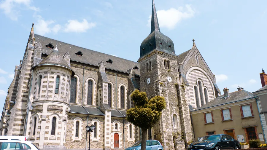 Image du carousel qui illustre: Eglise Saint Pierre De Chanzeaux à Chemillé-en-Anjou