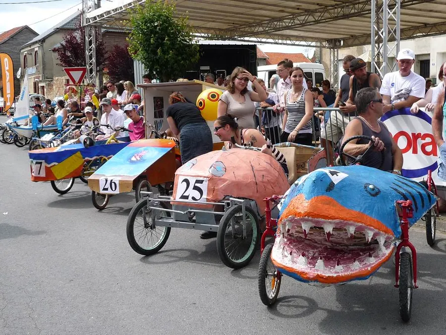 Image du carousel qui illustre: Course de voitures à pédales d'Amagne à Amagne