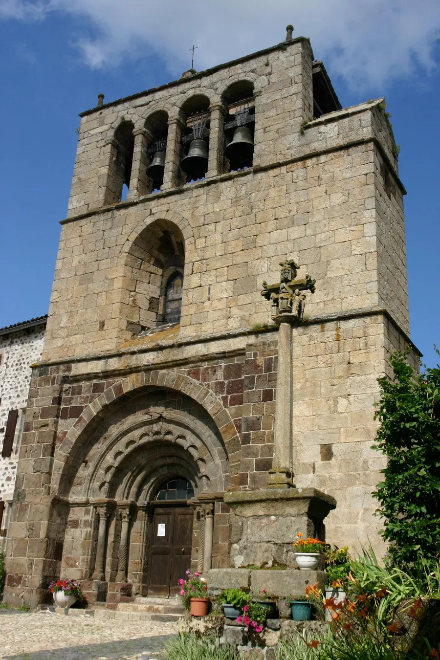 Image qui illustre: Eglise Saint-Pierre d'Arlempdes