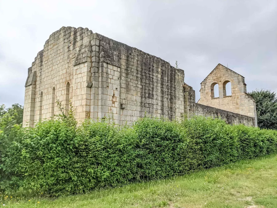 Image du carousel qui illustre: Ruines de la chapelle de Villemartin à Mouliets-et-Villemartin