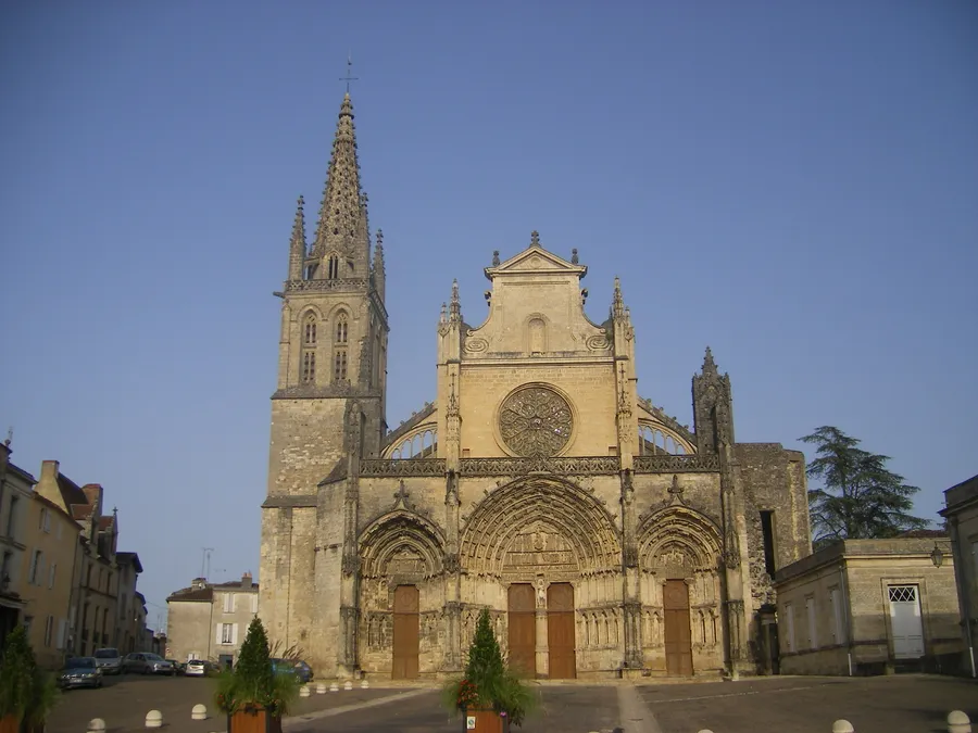 Image du carousel qui illustre: Cathédrale Saint Jean Baptiste De Bazas à Bazas