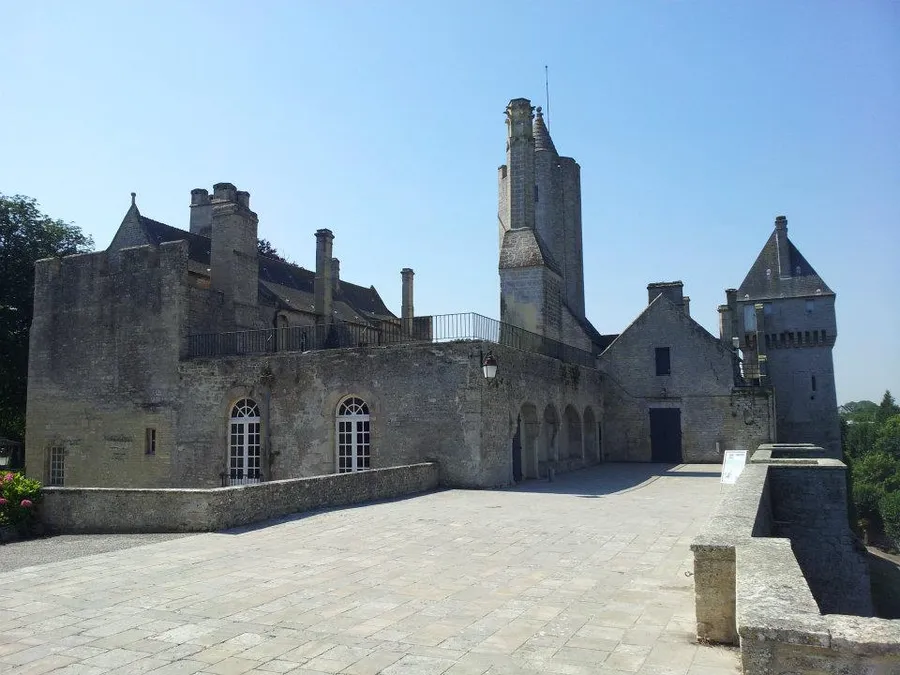 Image du carousel qui illustre: Château Fort à Creully sur Seulles