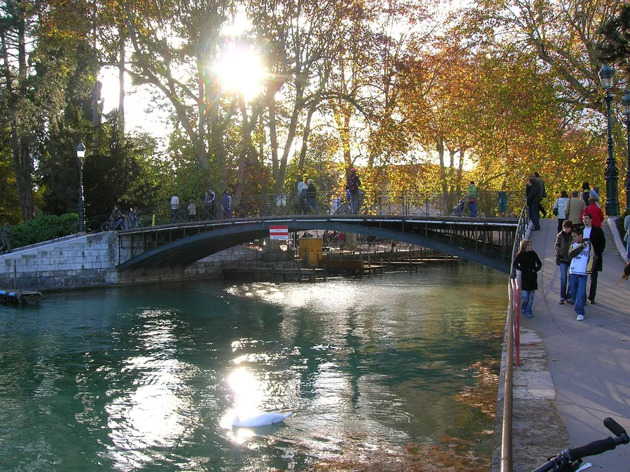 Image du carousel qui illustre: Pont des amours à Annecy