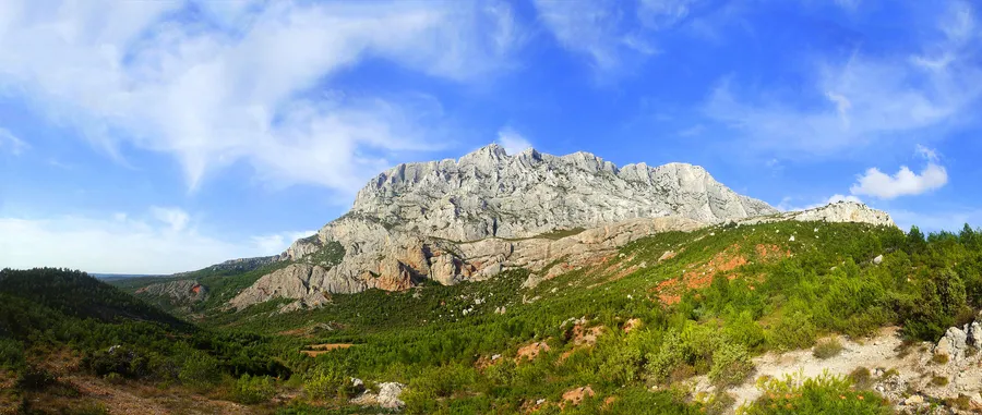 Image du carousel qui illustre: Montagne Sainte-Victoire à Vauvenargues