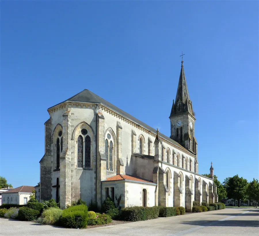 Image du carousel qui illustre: Eglise Sainte-Hélène de Hourtin à Hourtin