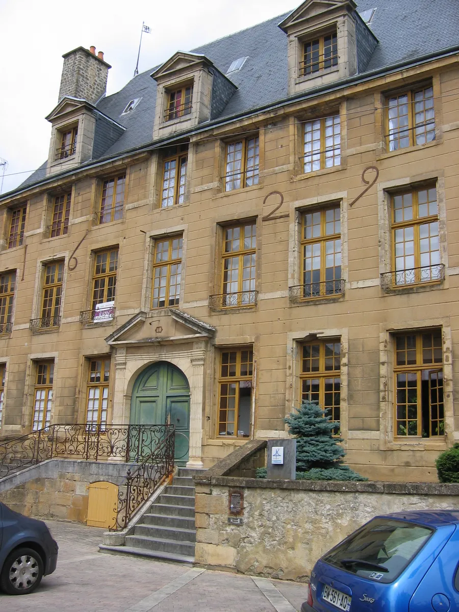 Image du carousel qui illustre: La Maison Du Gros Chien à Sedan