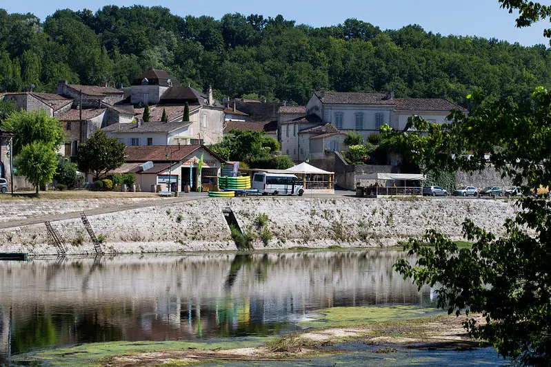 Image du carousel qui illustre: Village de Pessac-sur-Dordogne à Pessac-sur-Dordogne