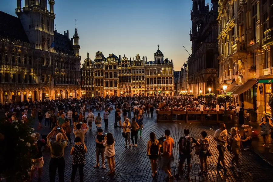 Image du carousel qui illustre: La Grande-Place de Bruxelles à 