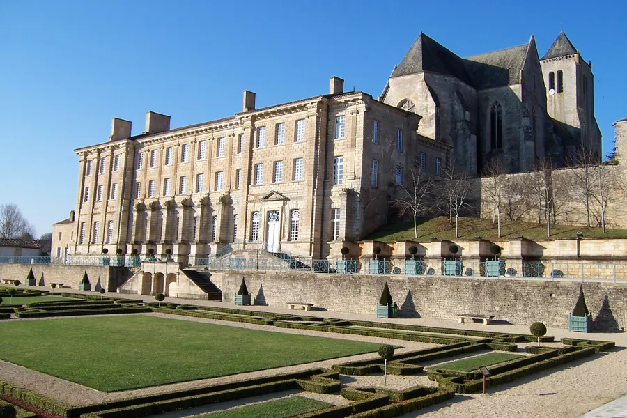 Image du carousel qui illustre: Abbaye Royale de Celles-sur-Belle à Celles-sur-Belle