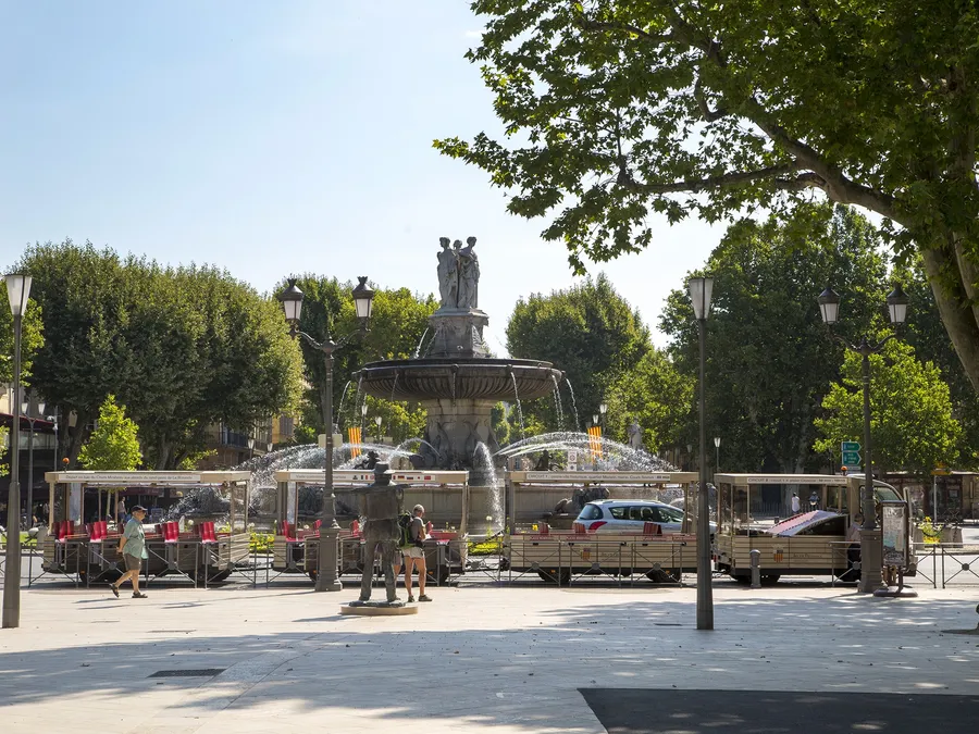 Image du carousel qui illustre: Fontaine De La Rotonde à Aix-en-Provence