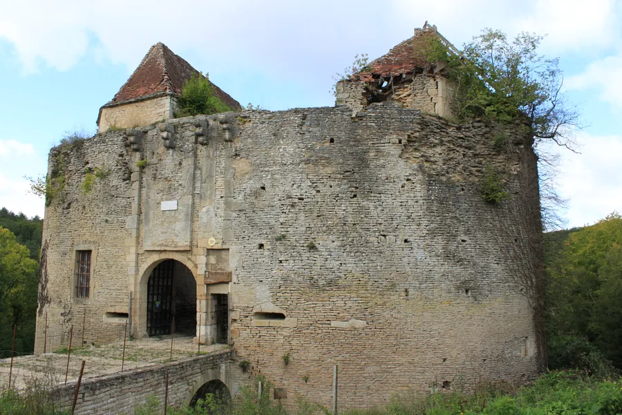 Image du carousel qui illustre: Château De Rochefort à Asnières-en-Montagne