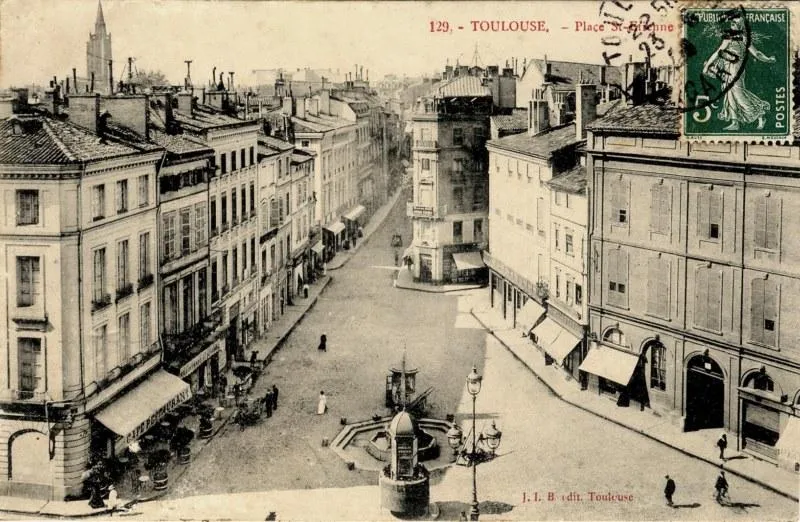 Image du carousel qui illustre: Place Saint-Etienne de Toulouse à Toulouse