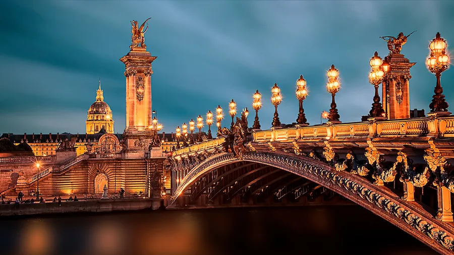 Image du carousel qui illustre: Pont Alexandre III à Paris
