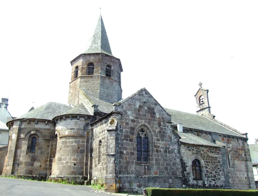 Image du carousel qui illustre: Eglise Saint-Thyrse à Anglards-de-Salers