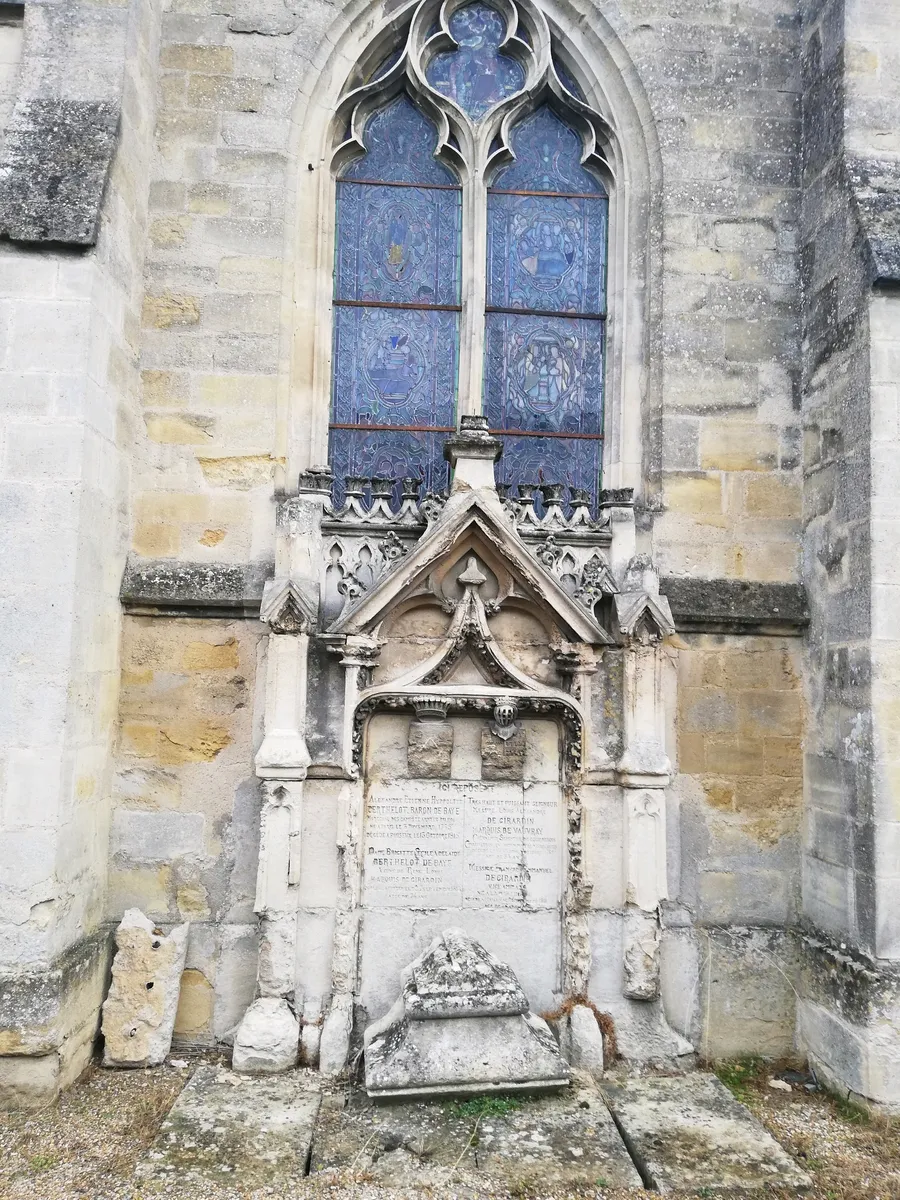 Image du carousel qui illustre: Monument funeraire à Puiseux-Pontoise