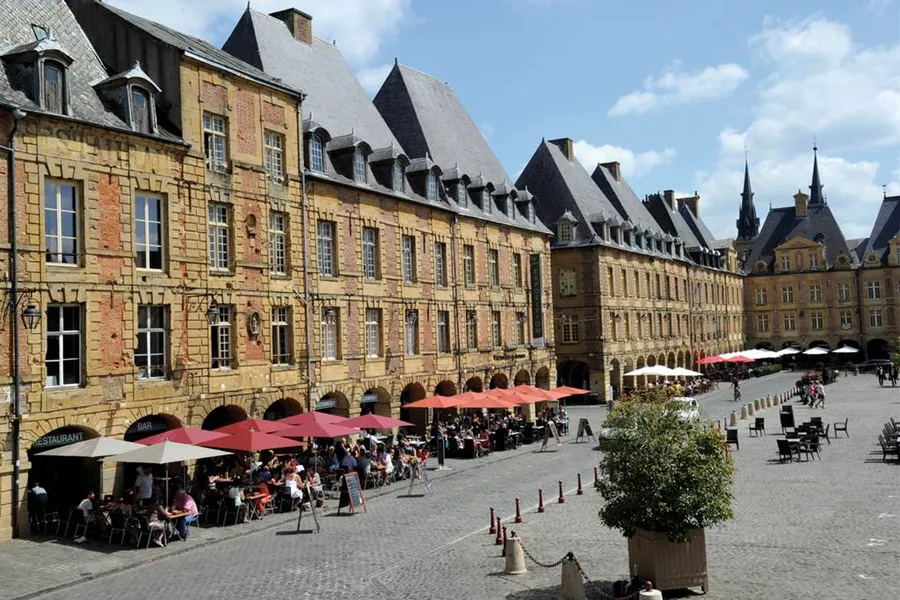 Image du carousel qui illustre: Place Ducale à Charleville-Mézières