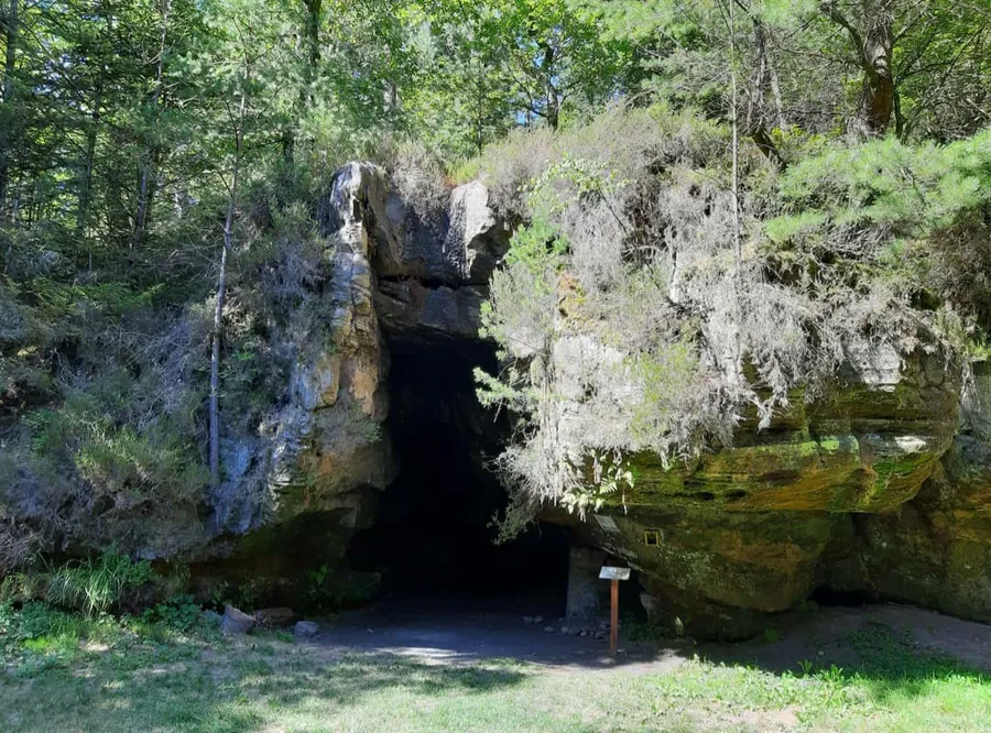 Image du carousel qui illustre: Grotte du Vallon Saint Martin  à Vioménil