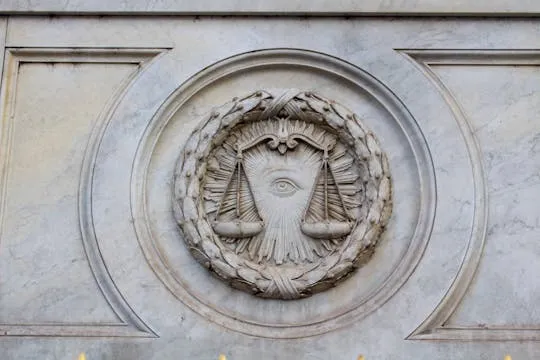 Image du carousel qui illustre: Les Francs-maçons, mythes et révélations sur une société secrète à Paris
