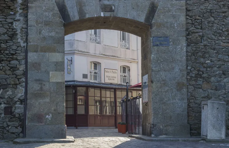 Image du carousel qui illustre: La Porte Saint-Pierre à Saint-Malo