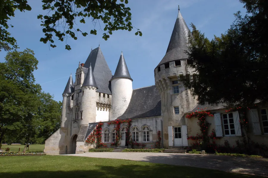 Image du carousel qui illustre: Château de Javarzay à Chef-Boutonne