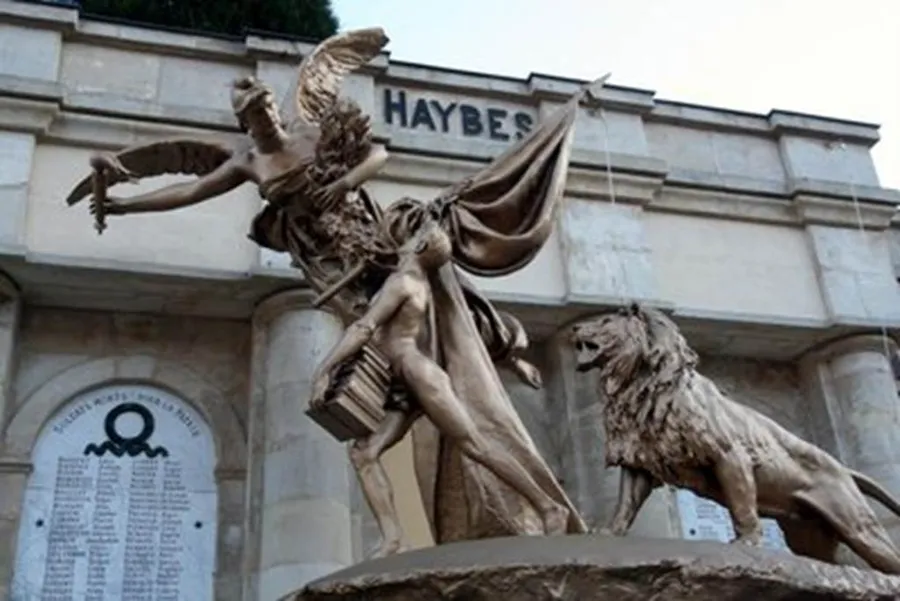 Image du carousel qui illustre: Monument Aux Morts De Haybes à Haybes