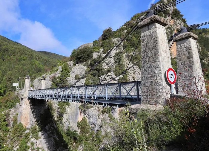 Image du carousel qui illustre: Le pont suspendu des Gorges de la Roudoule à La Croix-sur-Roudoule
