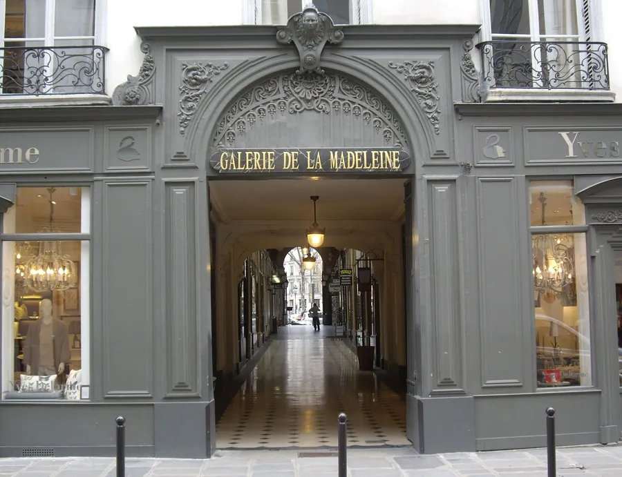 Image du carousel qui illustre: Galerie de la Madeleine à Paris
