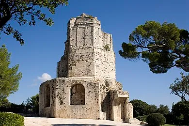 Image du carousel qui illustre: La Tour Magne à Nîmes