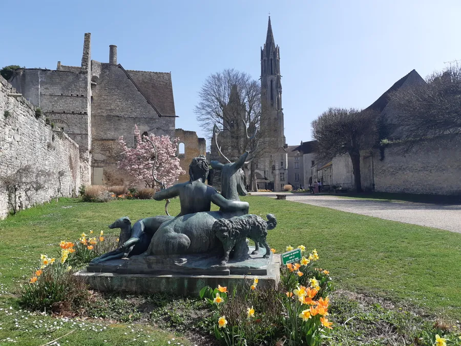 Image du carousel qui illustre: Parc Et Vestiges Du Château Royal à Senlis